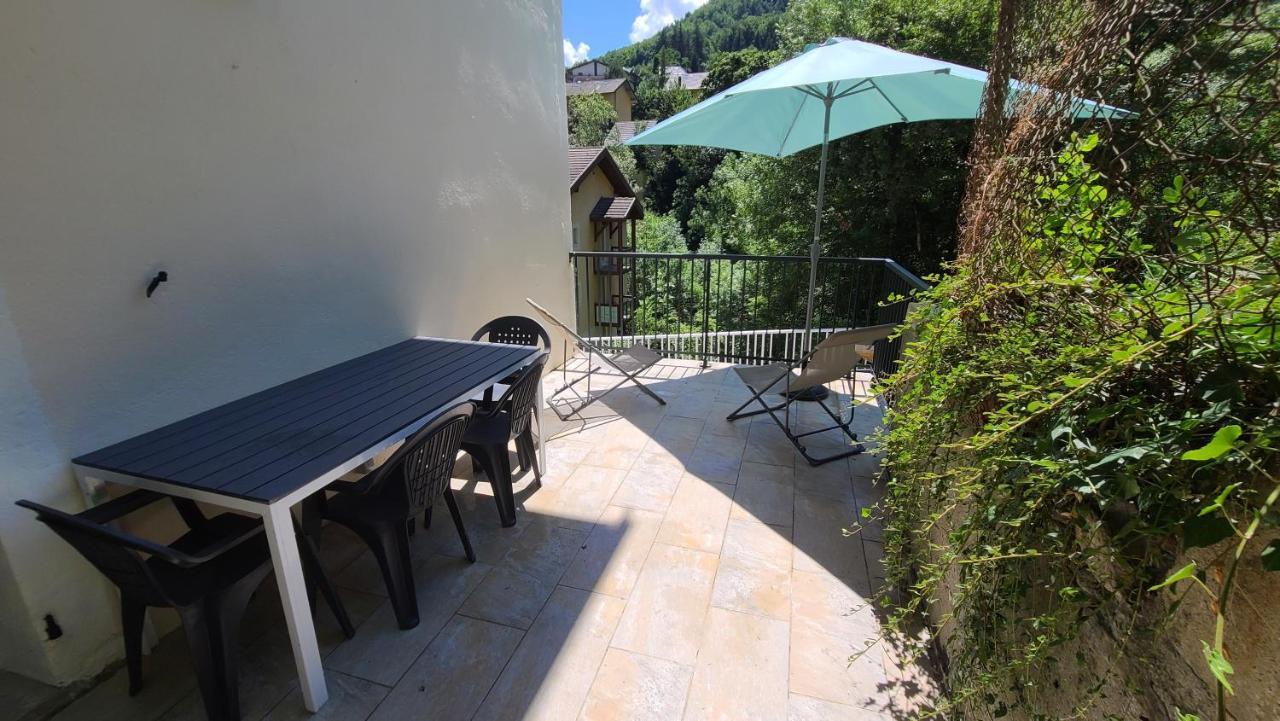 Joli Appartement Renove Avec Terrasse Brides-les-Bains Exterior photo